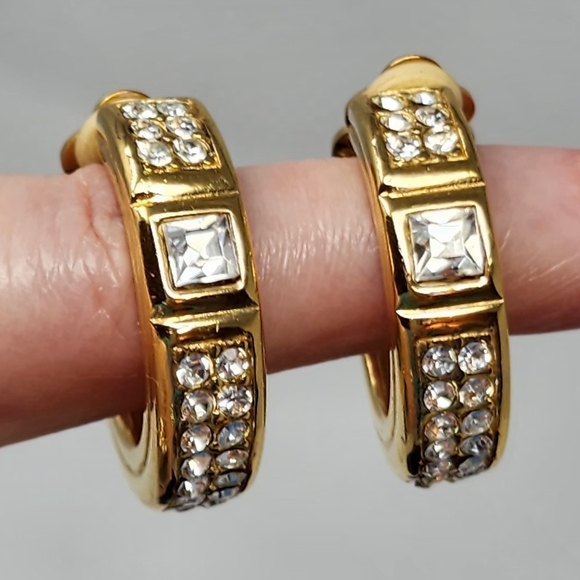 Givenchy Vintage Clip on Earrings - Picture 9 of 15